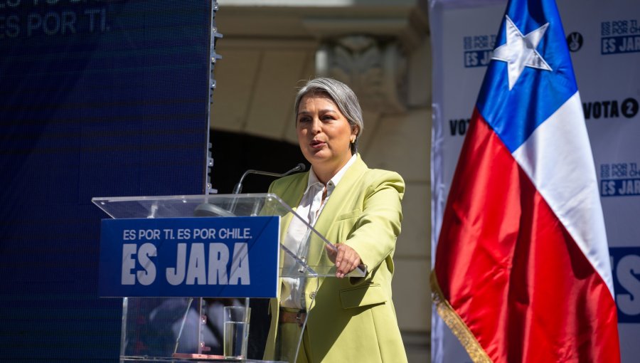 Jeannette Jara descarta congelar su militancia en el PC en caso de pasar a segunda vuelta