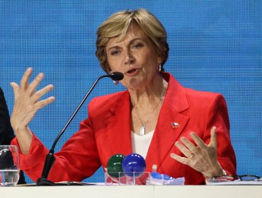 Evelyn Matthei felicita a Rodrigo Paz por su victoria en Bolivia y propone un trabajo en conjunto contra migración y crimen organizado