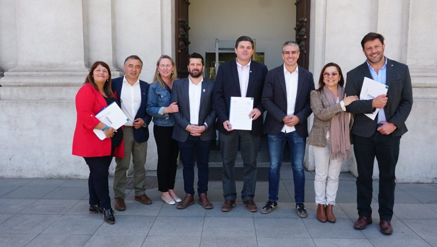 Municipios acudieron a La Moneda a pedirle al Presidente Boric acelerar la Ley de Seguridad Municipal: "No podemos seguir esperando"