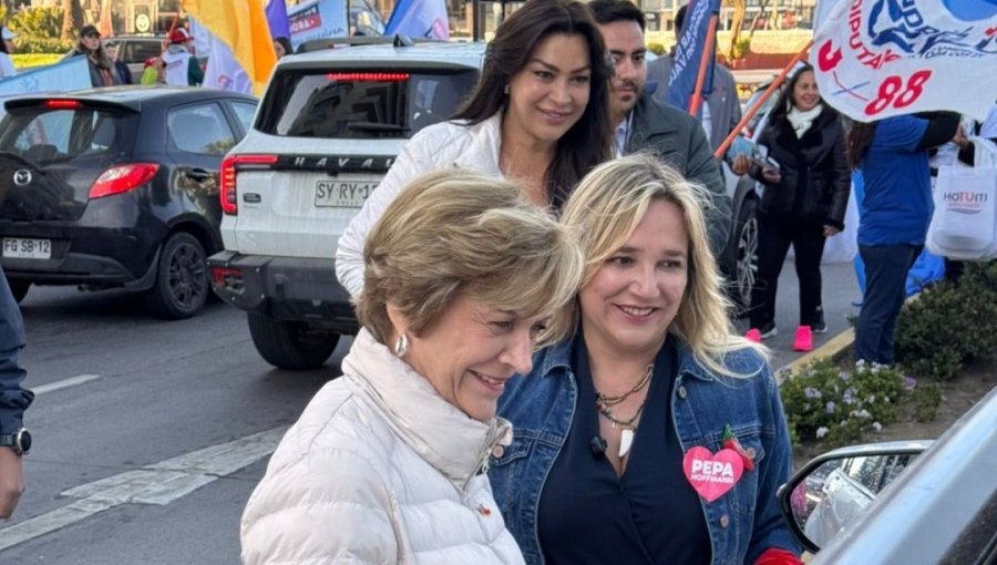 Bajo el lema «Mujeres que resuelven», María José Hoffmann y Evelyn Matthei lideraron entusiasta volanteo auto a auto en Viña del Mar