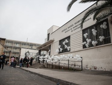 Consternación en Colegio Rafael Sanhueza Lizardi por fallecimiento de menor tras choque de furgón escolar por delincuentes en fuga