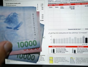 Diputados UDI ofician al SII para que se transparente cuánto recaudó el Estado por error en las tarifas eléctricas