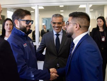 "Por la pinta, dije: 'este es frenteamplista'": Presidente Boric desató risas en Limache por "confundir" al alcalde Luciano Valenzuela