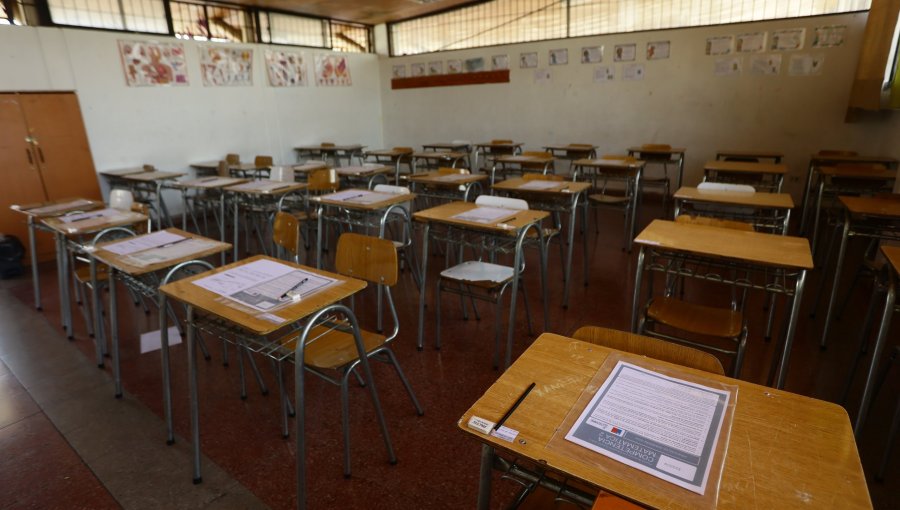 Alcaldes de la región Metropolitana denuncian retrasos y ausencias de examinadores Simce en colegios: "Este Gobierno ya no es capaz de hacer nada"