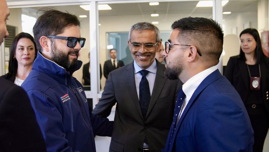 "Por la pinta, dije: 'este es frenteamplista'": Presidente Boric desató risas en Limache por "confundir" al alcalde Luciano Valenzuela