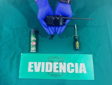 Dos delincuentes fueron sorprendidos robando en autos estacionados en Concón: mantenían ropa robada y un inhibidor de señal