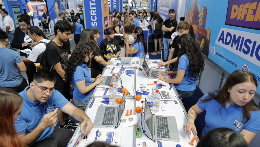 Ministerio de Educación amplió plazo para postular a gratuidad y otros beneficios estudiantiles
