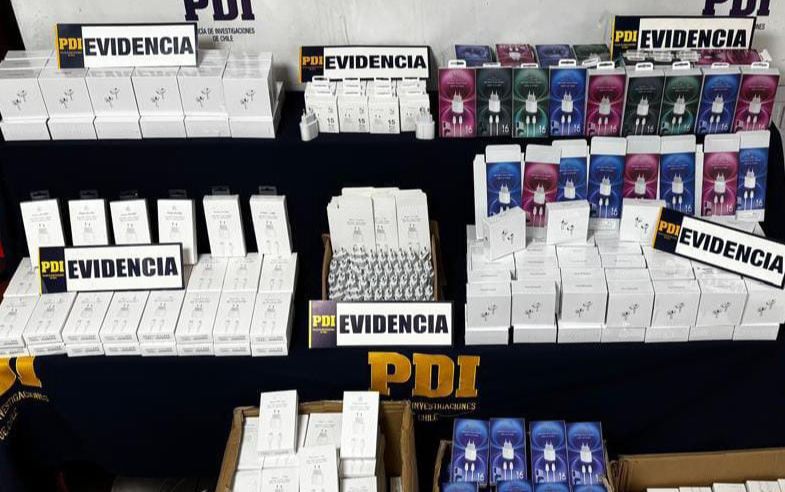 Incautan más de $210 millones en productos falsos de teléfonos en barrio Meiggs