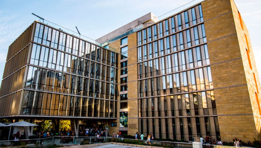 Instruyen sumario sanitario en U. Finis Terrae tras denuncia por presunta "experimentación humana"