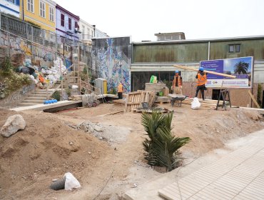 57% de avance presentan obras de la plaza Los Inmigrantes del cerro Concepción: espacio porteño estuvo abandonado por años