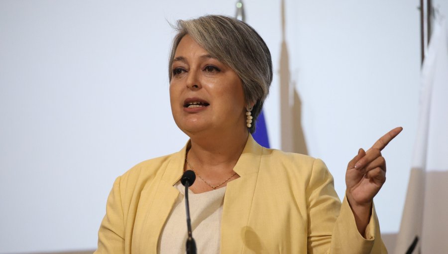 Jara dice que Kast está concentrado en "pelear" con Boric y asegura que "debe estar nervioso por las encuestas"