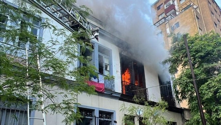 Explosión de cilindro de gas habría provocado incendio en cité del barrio Yungay