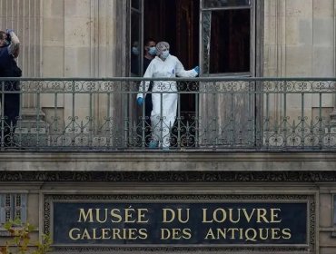 Qué se sabe de los dos sospechosos detenidos tras el robo de joyas en el museo del Louvre en Francia