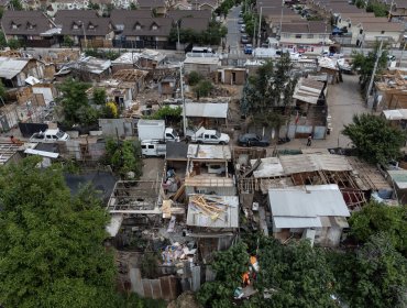 Comenzó desalojo y demolición de campamento Los Aromos en Colina: cerca de 400 familias vivien en el asentamiento