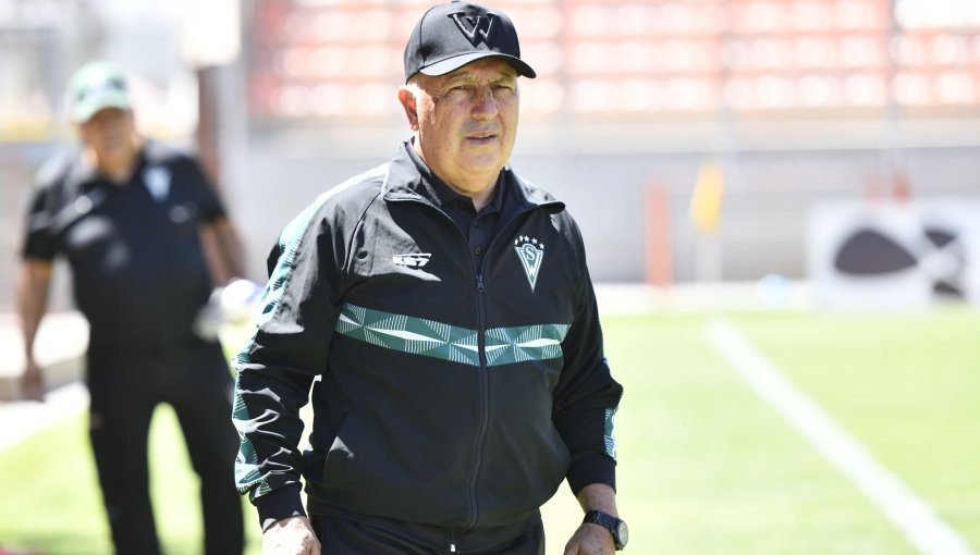 DT de Wanderers confía en que mejorarán al volver a Valparaíso: "Ahí el equipo aparece"