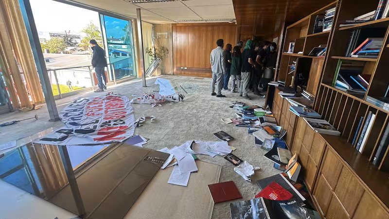 Desalojan toma de la Usach que se extendió por 28 días tras denuncias de robos y daños a la infraestructura