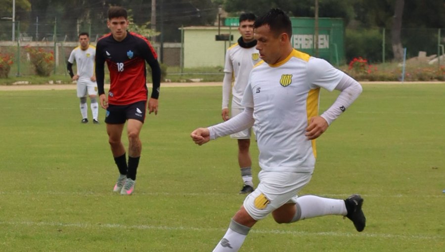 Jugadores de Concón National suman minutos y golean en un amistoso a Quintero Unido