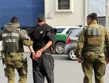 Cinco detenidos deja servicio policial en el plan de Valparaíso: se incautaron armas blancas, cigarrillos y cableado eléctrico