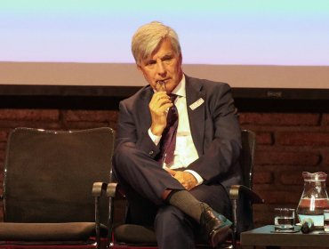 Mayne-Nicholls plantea que detener a migrantes irregulares que llegan por necesidad laboral sería un “abuso de poder”