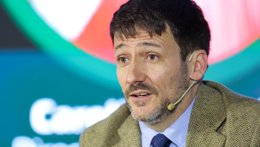 Oposición acusa al Gobierno de esconder a exministro Pardow para retrasar acusación constitucional