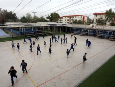 Desvinculación escolar 2024 alcanza su nivel más bajo desde 2010, según Mineduc