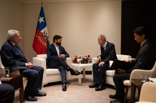 Presidente Boric se reúne con ex secretario general de la ONU en Seúl y abordó desafíos globales y candidatura de Bachelet