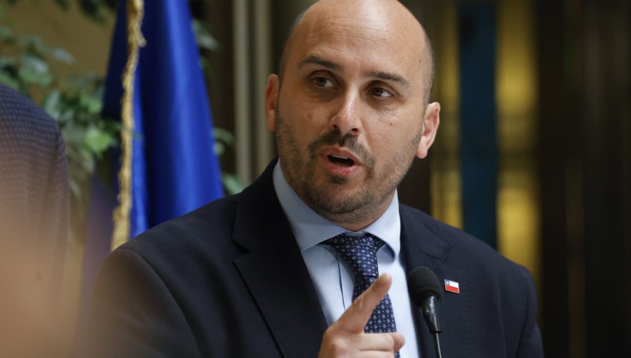 Longton pide a Contraloría un sumario y auditoría al Registro Civil y Chile Atiende por entrega de Clave Única a migrantes irregulares