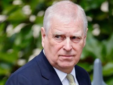 Andrés de Inglaterra es despojado de su título de príncipe y le retiran todos sus honores reales