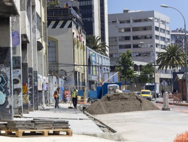 Dan inicio a las obras de mejoramiento de aceras en el centro cívico de Valparaíso