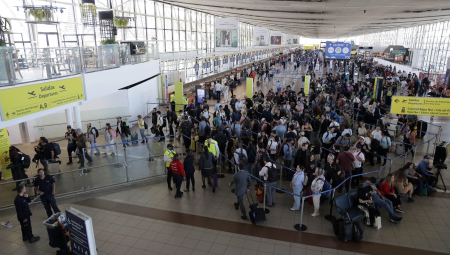 Proyectan que más de 272 mil personas viajarán por el aeropuerto de Santiago durante este fin de semana largo