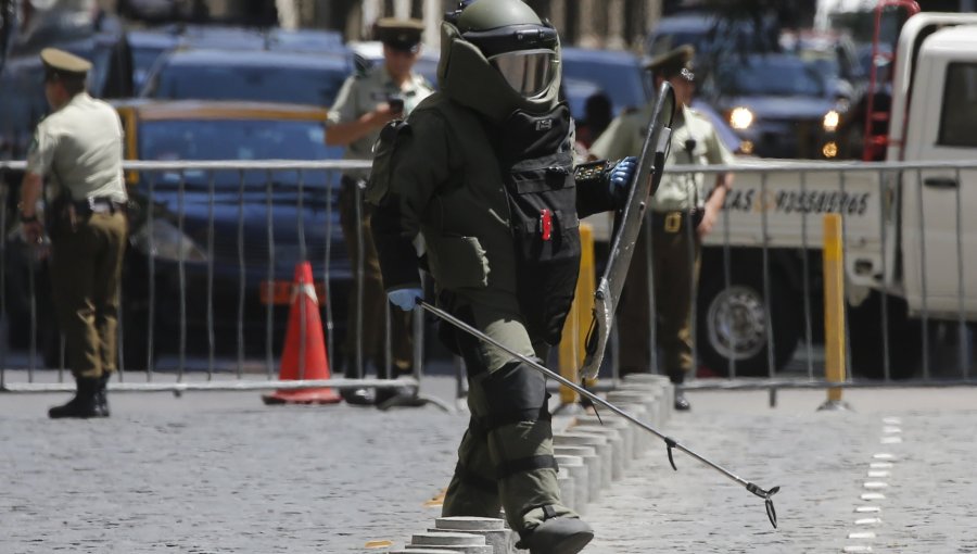 Bolsa de Santiago fue evacuada durante operativo: presunto elemento explosivo llevaba décadas en una bóveda
