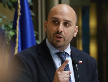 Longton pide a Contraloría un sumario y auditoría al Registro Civil y Chile Atiende por entrega de Clave Única a migrantes irregulares