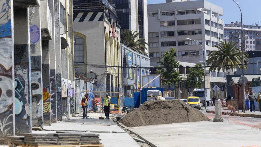 Dan inicio a las obras de mejoramiento de aceras en el centro cívico de Valparaíso