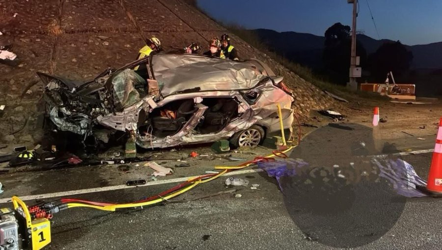 Fatal accidente en camino a Algarrobo: Un fallecido y tres heridos graves tras choque de alta energía