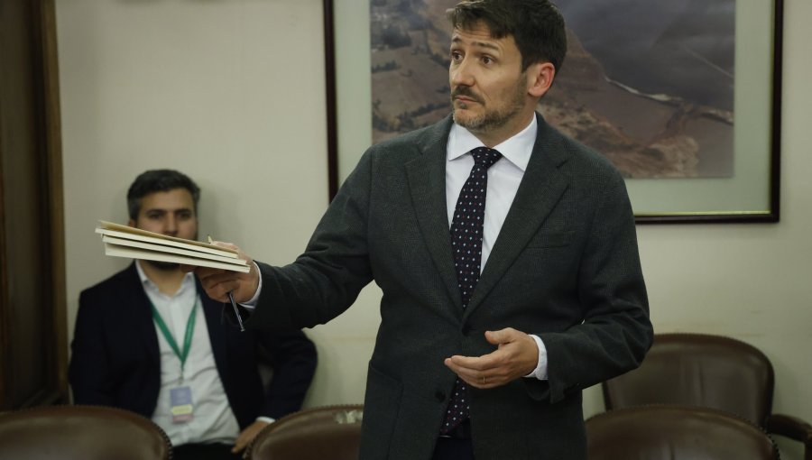 Con el apoyo de 20 diputados de izquierda se aprobaría la acusación constitucional contra exministro Pardow