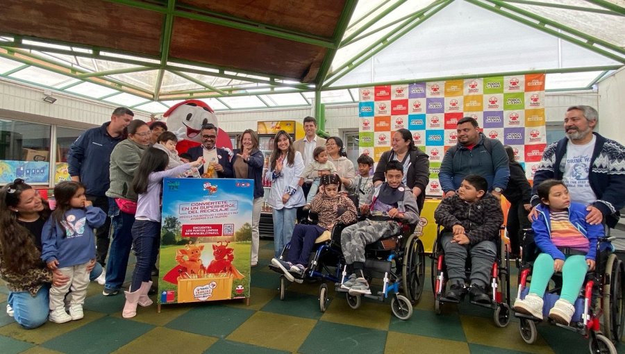 La mayor cruzada de reciclaje en Chile busca recaudar 175 toneladas de botellas plásticas para apoyar a la campaña de Teletón