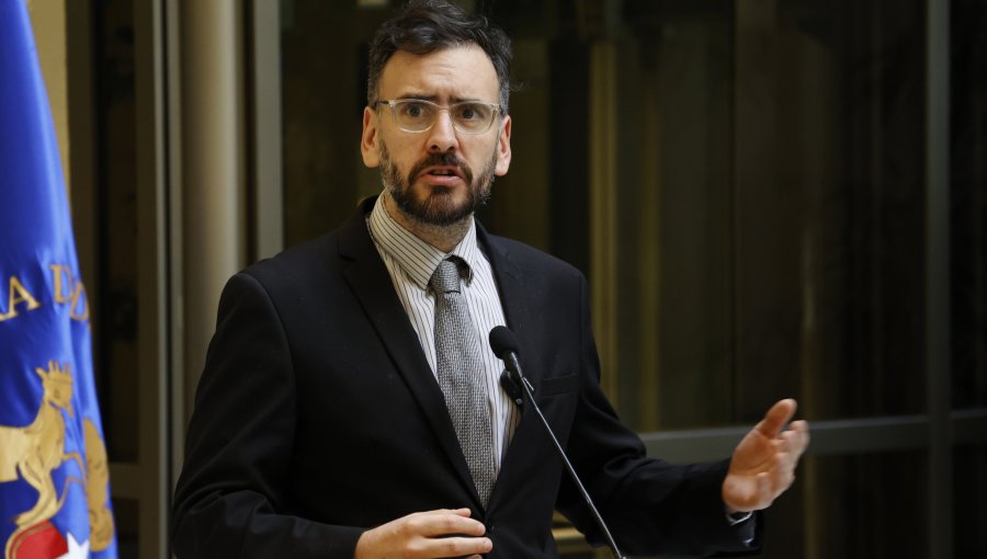 Senador De Rementería barre con la gestión alcaldicia de Jorge Sharp: "Nunca se tomó en serio recuperar el centro de Valparaíso"