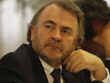 Analista Pepe Auth advierte que el debate de la Archi podría no cambiar la elección si los candidatos "no arriesgan"