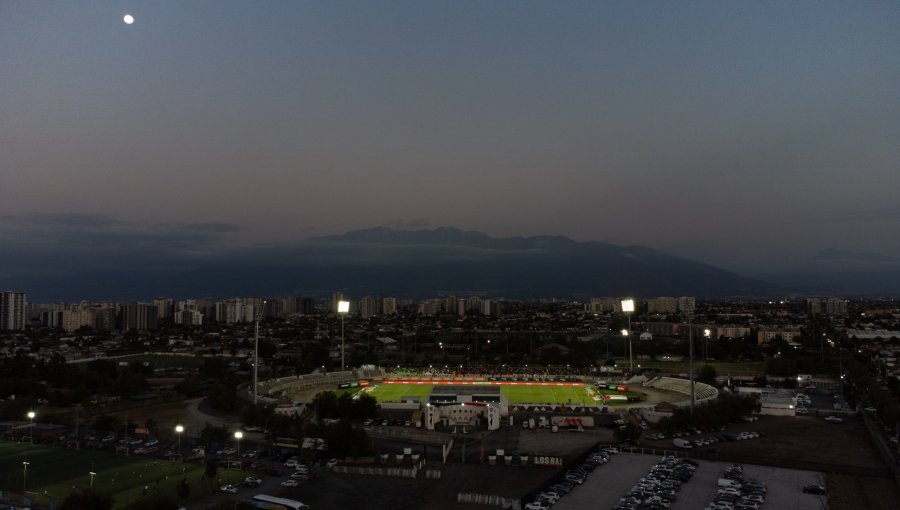 Capitán de Palestino celebró nuevas luminarias del Municipal de La Cisterna: "El club está creciendo"