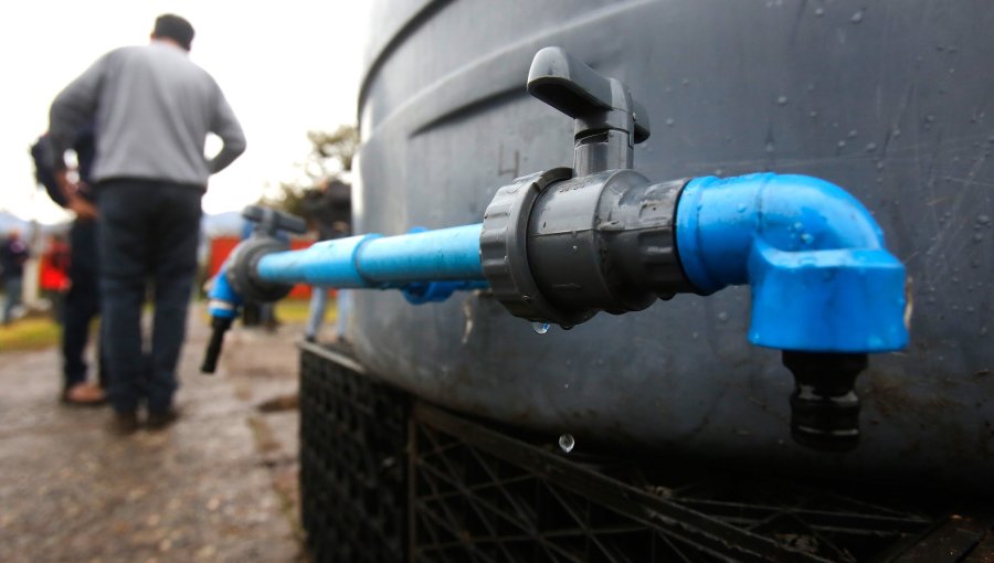 El drama de los viñamarinos que llevan 4 días sin agua potable: Lagomarsino denuncia que camión aljibe llegó recién la tercera noche