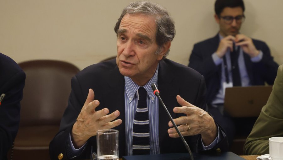 Exministro Larraín afirmó que "hay más ruido que nueces" en la conversión de Punta Peuco