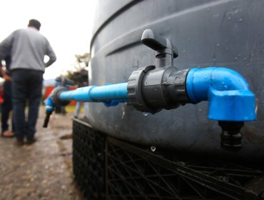 El drama de los viñamarinos que llevan 4 días sin agua potable: Lagomarsino denuncia que camión aljibe llegó recién la tercera noche