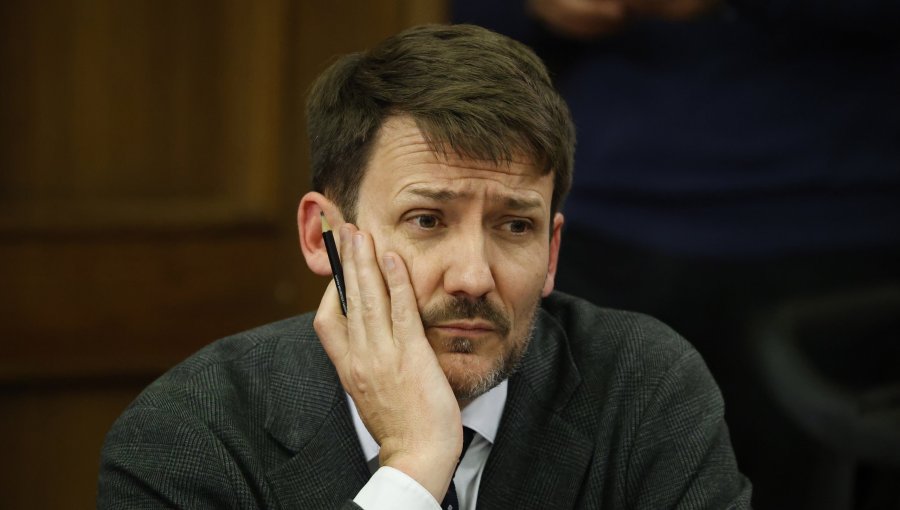 Abogado del exministro Pardow reconoce que el "contexto político" hace que la acusación constitucional "sea más difícil"