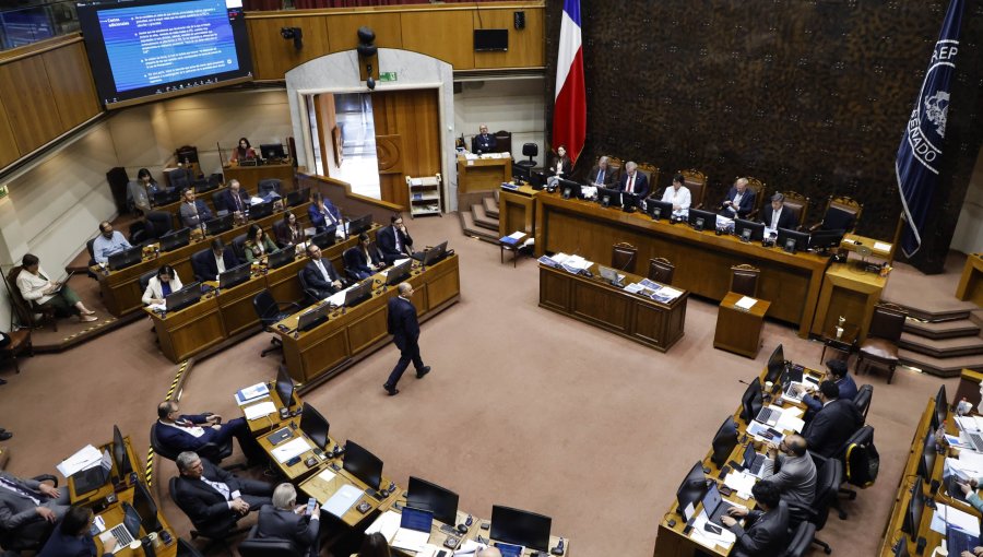 Senado aprueba proyecto que repone el feriado bancario del 31 de diciembre: pasa a la Cámara de Diputados