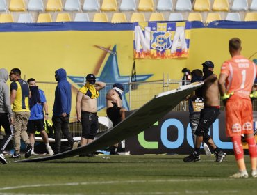 Everton deberá disputar tres partidos de local sin público por invasión de barristas a la cancha del estadio Sausalito