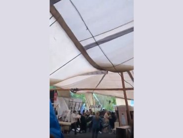 Lluvia provocó colapso de carpa en feria del Parque Bicentenario de Vitacura: generó pánico entre asistentes y daños en productos
