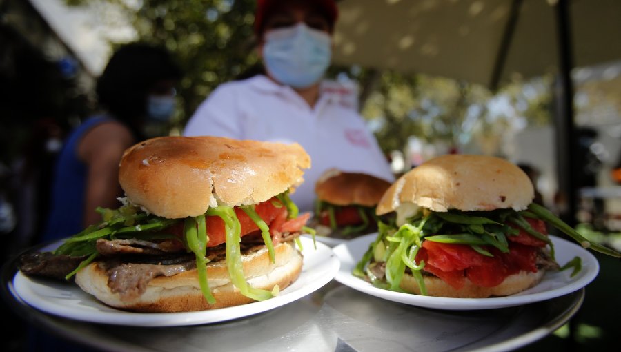 Ventas de comida rápida aumentaron 3,9% entre enero y septiembre de 2025: consumo promedio por boleta alcanzó los $8.251