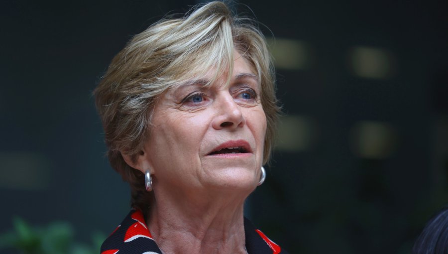 Matthei cuestiona a Jara y dice que aunque renuncie al PC "todo el mundo va a saber que es comunista"