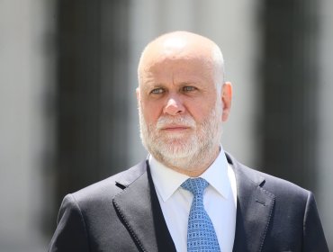 Ministro Elizalde lanza ácida crítica a video de Matthei: "Hasta un gato peleando con un micrófono suena mejor"