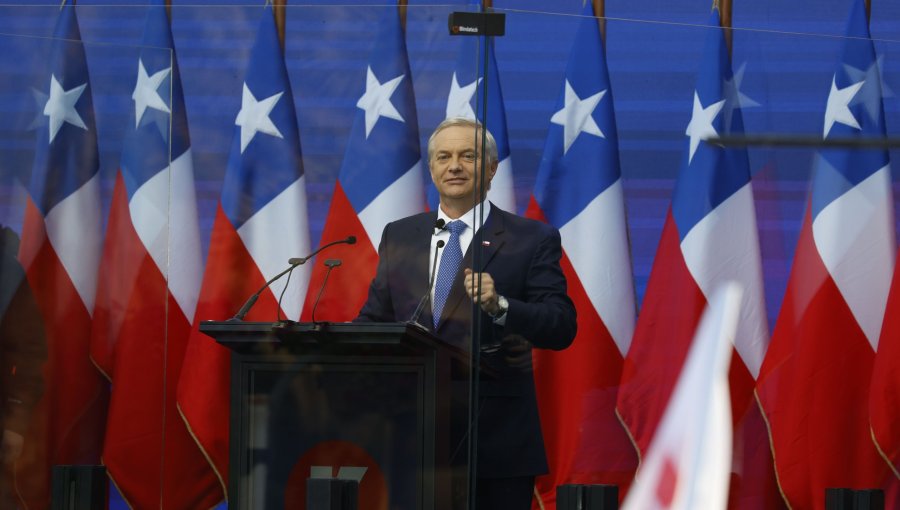 Desde Viña del Mar y con podio protegido a lo Trump: Kast promete que "nos vamos jugar todo por el todo por nuestra patria"
